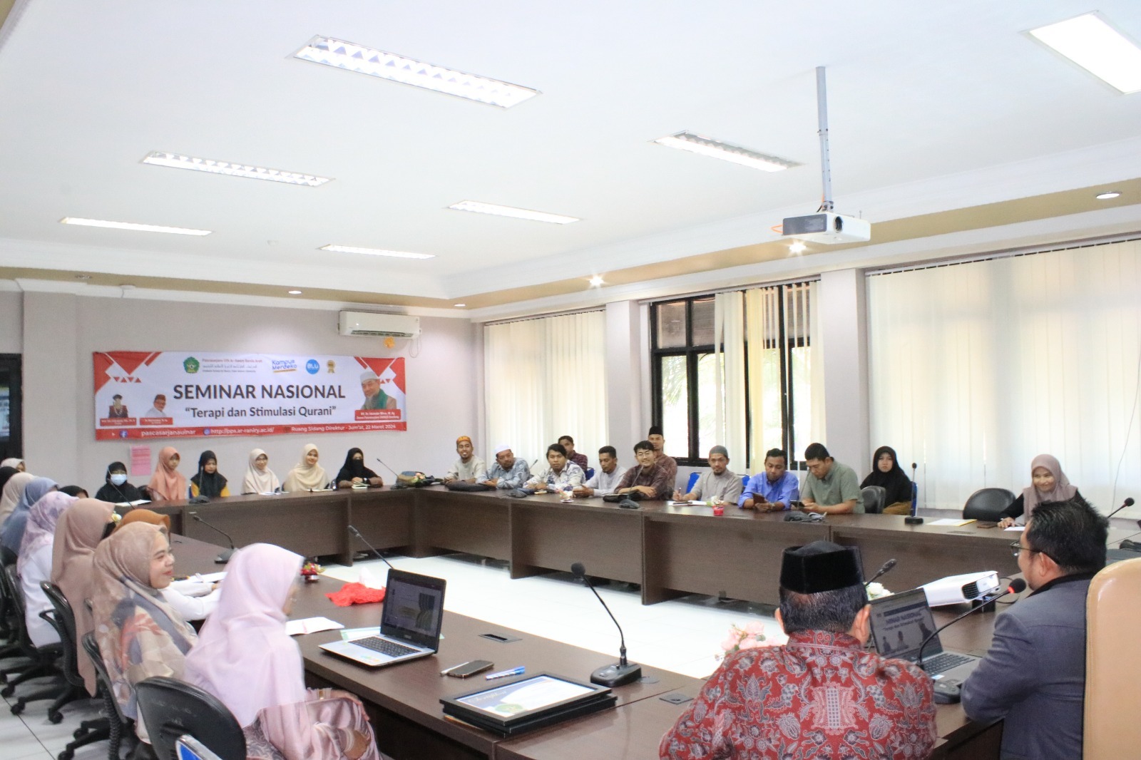 Gambar utama untuk The Master's Program in Quranic Studies and Interpretation at UIN Ar-Raniry Discusses Quranic Therapy and Stimulation